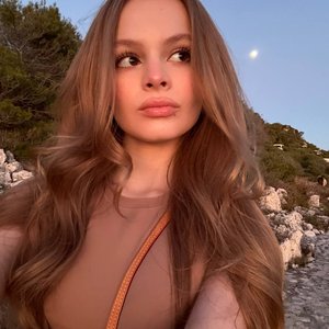 Голая Милана Стар