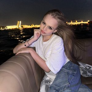 Голая Милана Стар