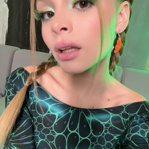 Голая Милана Стар