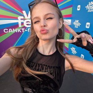 Голая Милана Стар