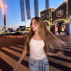 Голая Милана Стар