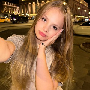 Голая Милана Стар