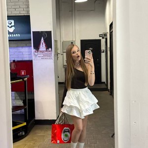 Голая Милана Стар