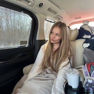 Голая Милана Стар