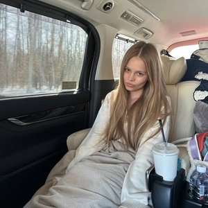 Голая Милана Стар