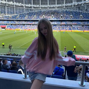 Голая Милана Стар