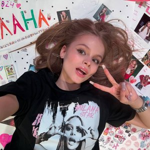 Голая Милана Стар