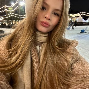 Голая Милана Стар