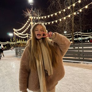 Голая Милана Стар