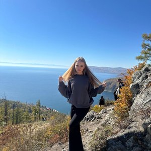 Голая Милана Стар