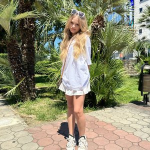 Голая Милана Стар