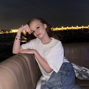Голая Милана Стар