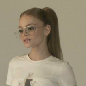 Голая Милана Стар