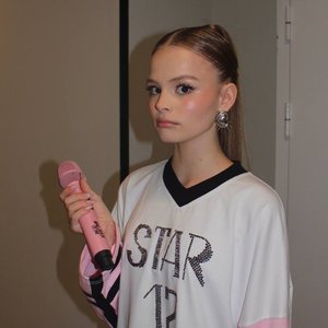 Голая Милана Стар
