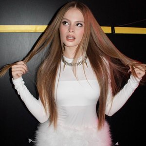 Голая Милана Стар