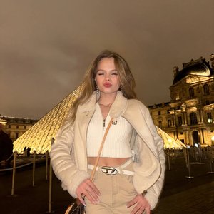 Голая Милана Стар