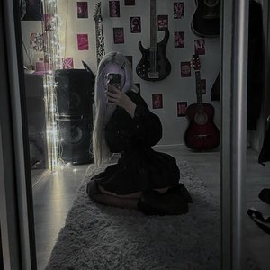 Голая Парадокси