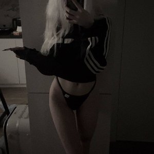 Голая Парадокси