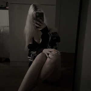 Голая Парадокси