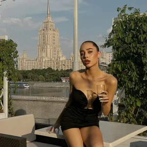 Голая Тати