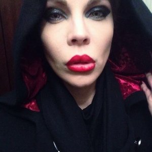Голая Джулия Ванг