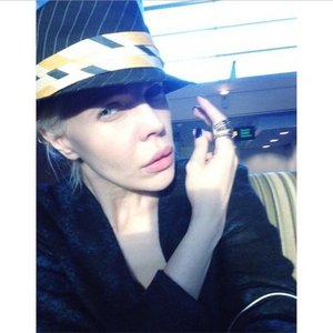 Голая Джулия Ванг