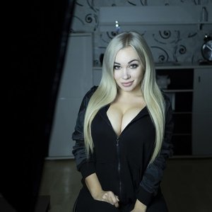 Голая Анна Костенко