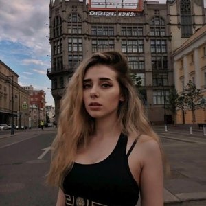 Голая Света Соллар