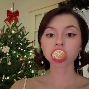 Голая Дора