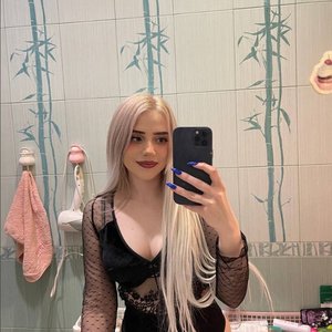 Голая Света Соллар