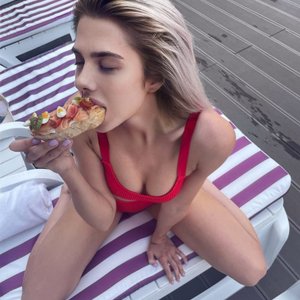 Голая Катя Шумская