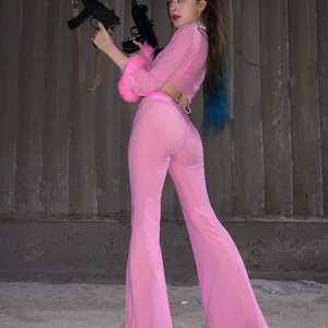 Голая Мэйби Бэйби