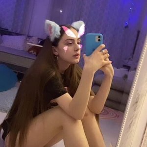Голая Мэйби Бэйби