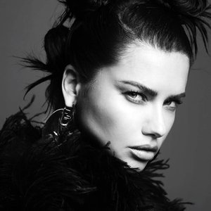 Голая Адриана Лима