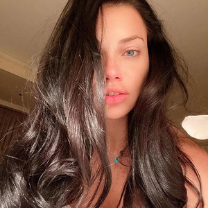 Голая Адриана Лима