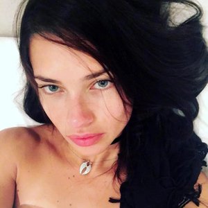 Голая Адриана Лима