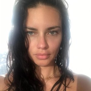 Голая Адриана Лима