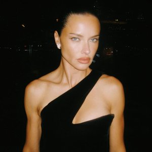 Голая Адриана Лима