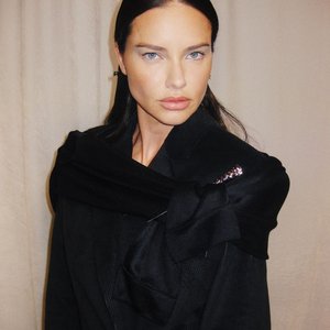 Голая Адриана Лима