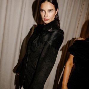 Голая Адриана Лима