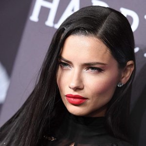 Голая Адриана Лима