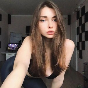 Голая Ahrinyan