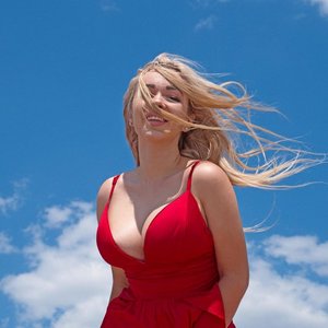 Голая Анна Костенко