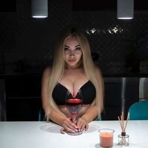 Голая Анна Костенко