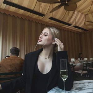 Голая Арина Савастру
