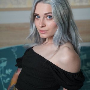 Голая Belleniko