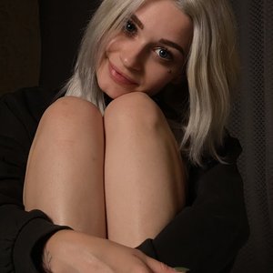 Голая Belleniko
