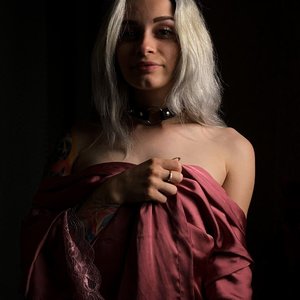 Голая Belleniko