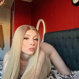 Голая Damania