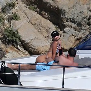 Голая Emily Ratajkowski